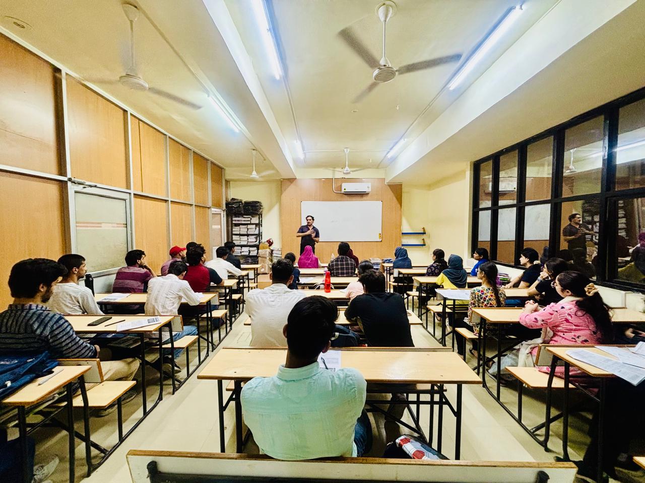 JEE, NEET coaching institute in moradabad teaching